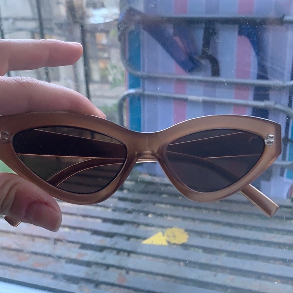 Le specs - cat eye sunglasses